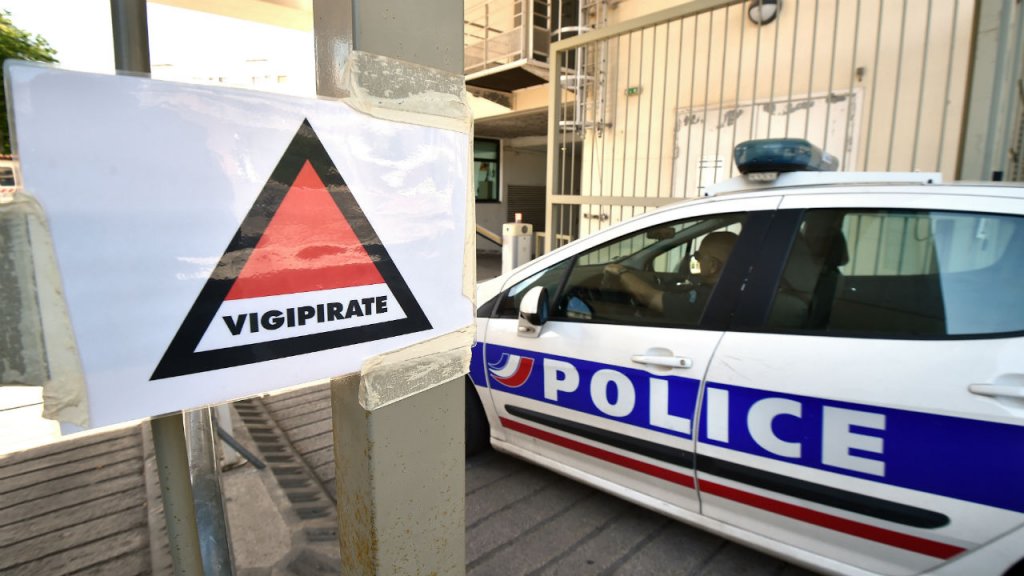 Terrorismo, 4 arresti in Francia: preparavano attacchi contro le forze dell'ordine