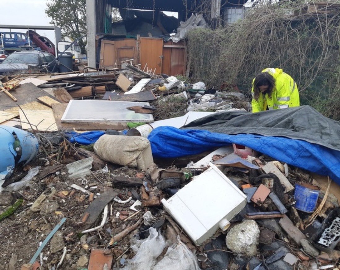 Paperino di Prato, troupe Rai aggredita vicino ad un campo nomadi: giornaliste picchiate