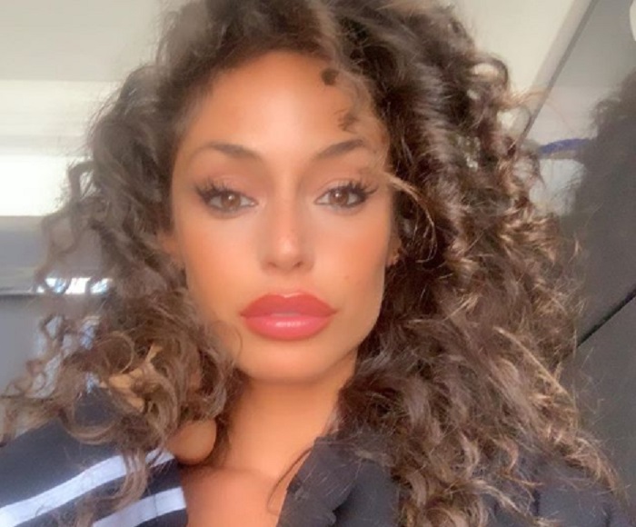 Raffaella Fico: "Ecco cosa mi scrivono nelle chat private su Instagram" (foto Instagram)