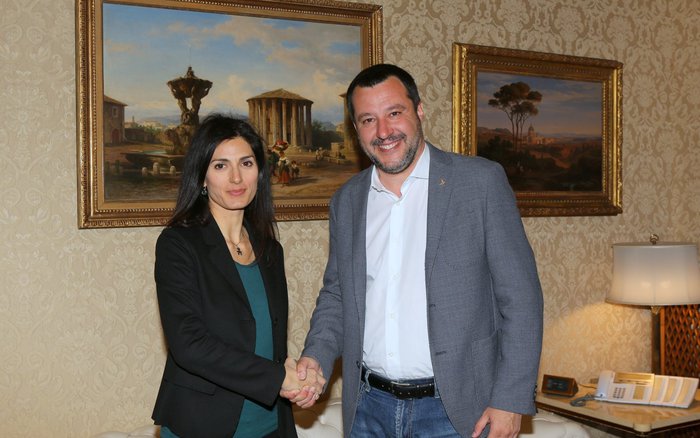 Armando Siri e Virginia Raggi: dimissioni a spinta. M5s: via lui. Lega: via lei!