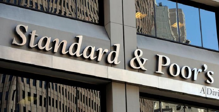 Standard and Poor's lascia invariato il rating dell'Italia ma outlook resta negativo (foto Ansa)