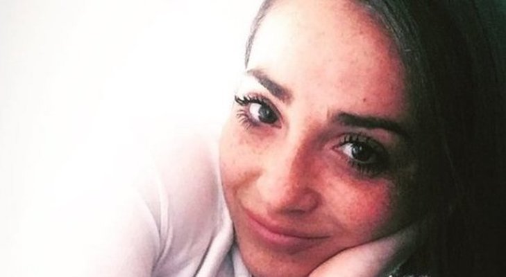 Grande Fratello, Serena Rutelli legge la lettera della madre biologica: "Ma non voglio incontrarla"