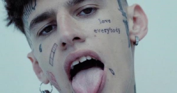 Young Signorino lancia il microfono e lascia il palco dell'Alien di Roma