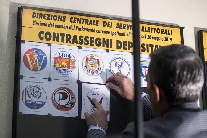 Europee 2019, i simboli al Viminale: Internettiani, Sacro Romano Impero, Poeti, Partito Pirata