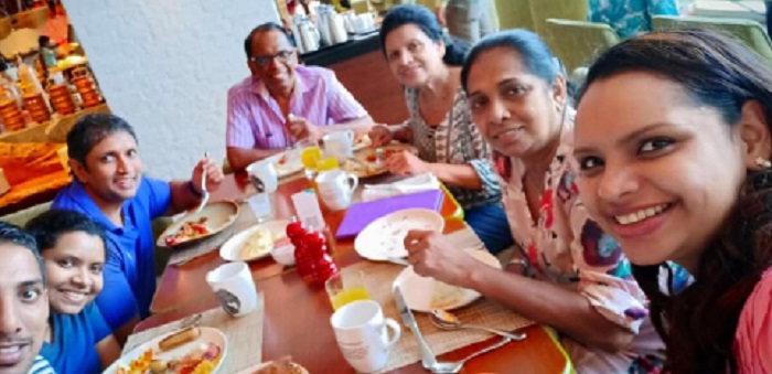 Sri Lanka, il selfie della chef Shantha Mayadunne prima dell'esplosione (foto Ansa)