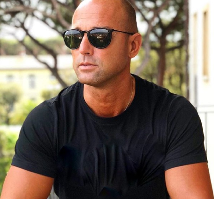 Maurizio Costanzo Show, la frecciatina a Stefano Bettarini: "Se chiudono i reality tu..."