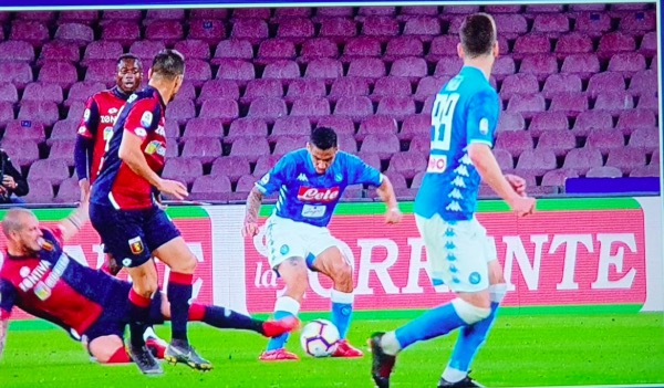 Sturaro, espulsione in Napoli-Genoa. Sui social: "Entrata pericolosa, rosso giusto"