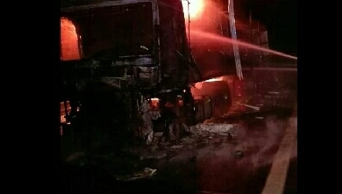 Incidente sulla A1: Tir sbanda, si ribalta e prende fuoco. Morto il conducente