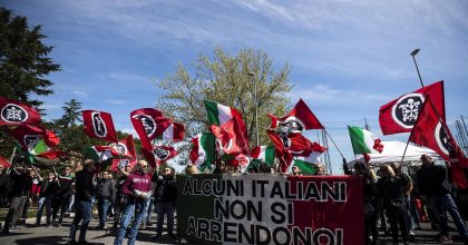 Torre Maura. Antifascisti da una parte, Casapound dall'altra2