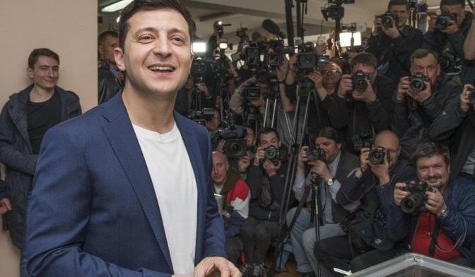 Elezioni Ucraina, il comico Zelenskij presidente con oltre il 70%: "Guardateci! Tutto è possibile" (foto Ansa)