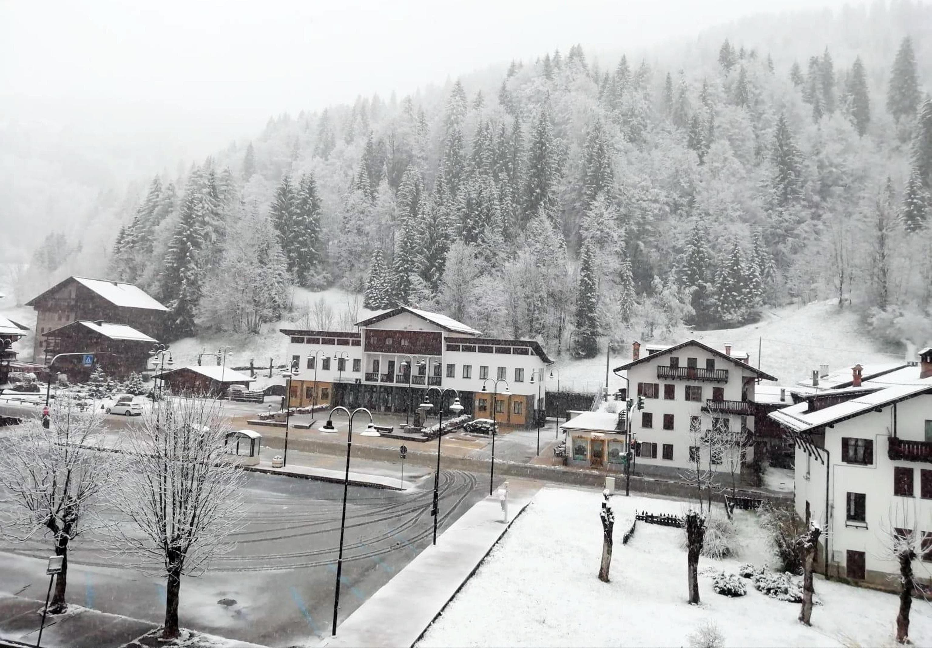 Meteo: maltempo e freddo al Nord Est, neve e valanghe sulle Dolomiti