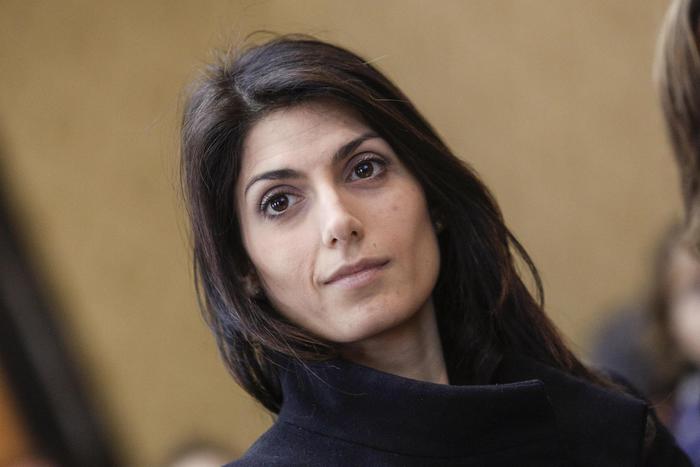 Virginia Raggi indagata per lo stadio della Roma a Tor di Valle. Accusa: progetto non approvato in Consiglio comunale