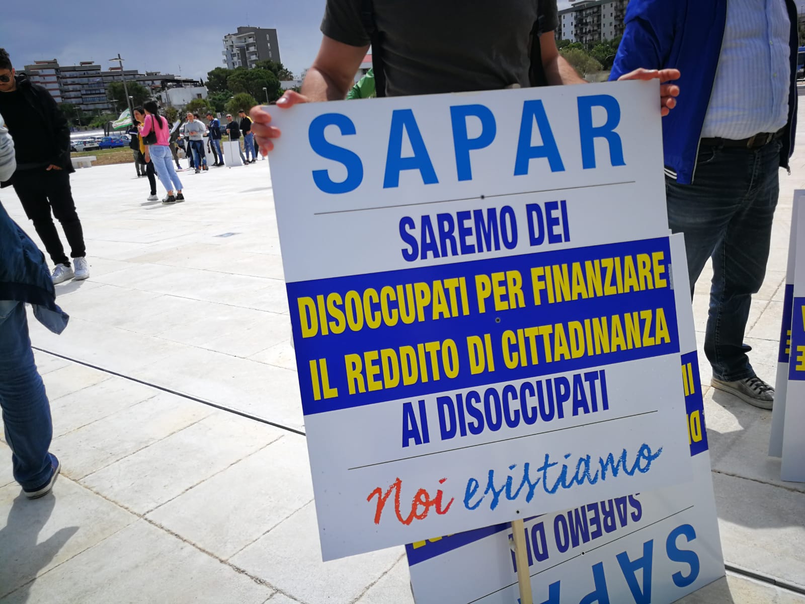 "Se perdiamo, vince la criminalità", protesta lavoratori gioco d'azzardo davanti alla Regione Puglia