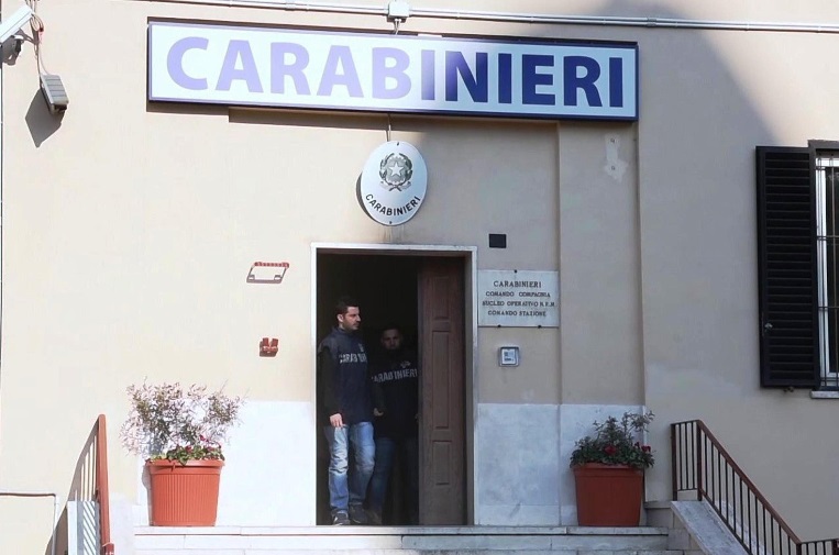 Monterotondo, uomo muore per una ferita alla testa. Fermata la figlia 19enne (foto Ansa)