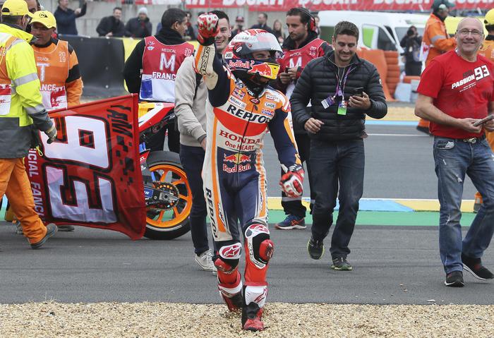 Marquez trionfa a Le Mans, Valentino Rossi chiude al quinto posto
