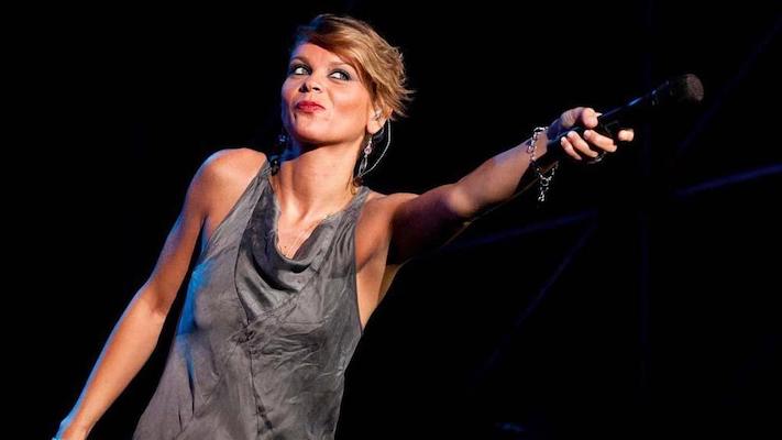 Amici, Mark Caltagirone ad Alessandra Amoroso: "Conoscerti dietro le quinte è stato bellissimo". Lei lo sbugiarda