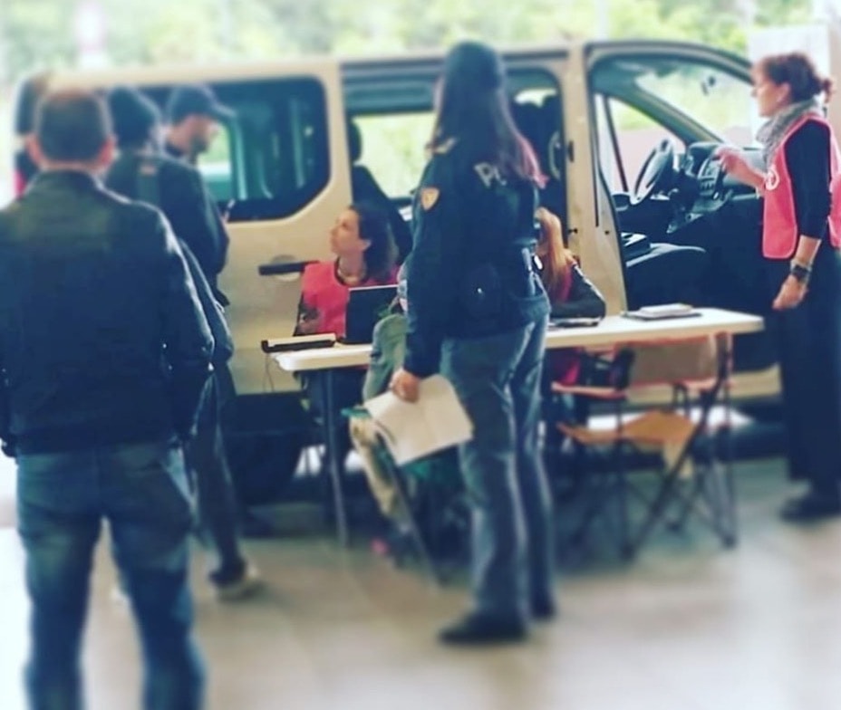 Roma, attiviste di Baobab: "Noi insultate e circondate dalla polizia"