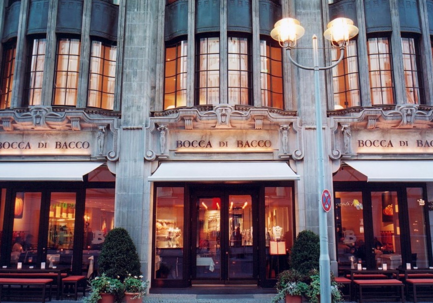 Berlino, ristorante italiano nega un tavolo ai vertici di Afd: "Non serviamo chi discrimina"