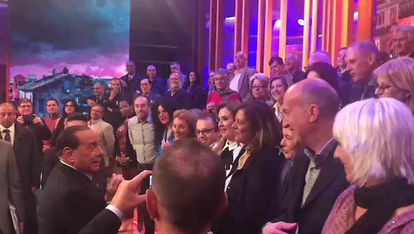 Quarta Repubblica, Berlusconi: "Me ne facevo sei per notte. Adesso dopo la terza..."