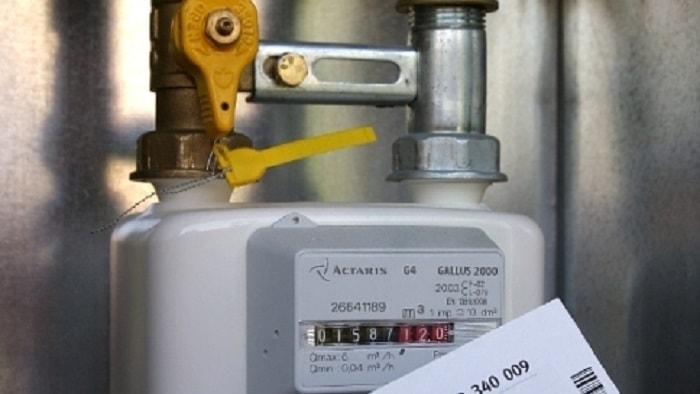 Bollette di luce e gas, Autorità blocca scippo governo di 650 mln pro Alitalia