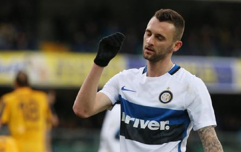 Brozovic, un tifoso gli scrive: "Quando te ne vai?". E lui risponde così (foto Ansa)