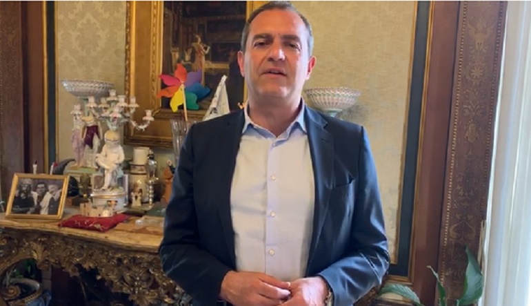 Napoli, l'appello di de Magistris per il piccolo Gabriele: "Solo 20 casi al mondo, troviamo un donatore"