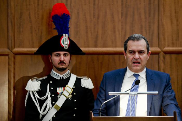 Noemi. Il sindaco De Magistris finisce per dar la colpa a Salvini e a Gomorra