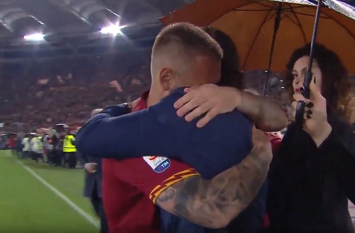 totti abbraccio de rossi