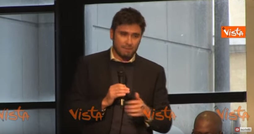 Alessandro Di Battista e i terrapiattisti: "Li farei parlare. I cittadini hanno diritto di dire ciò che vogliono"