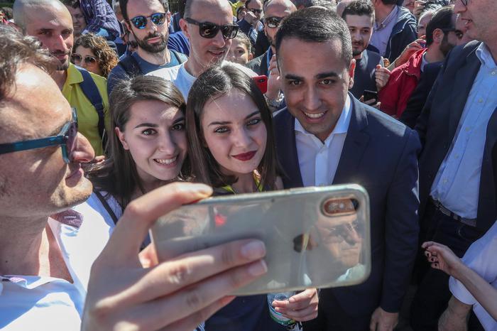 Festa della mamma, Di Maio annuncia: "Risparmio da reddito per pannolini, nido, baby sitter..."
