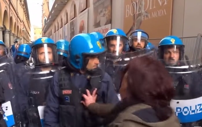 scontri bologna donna