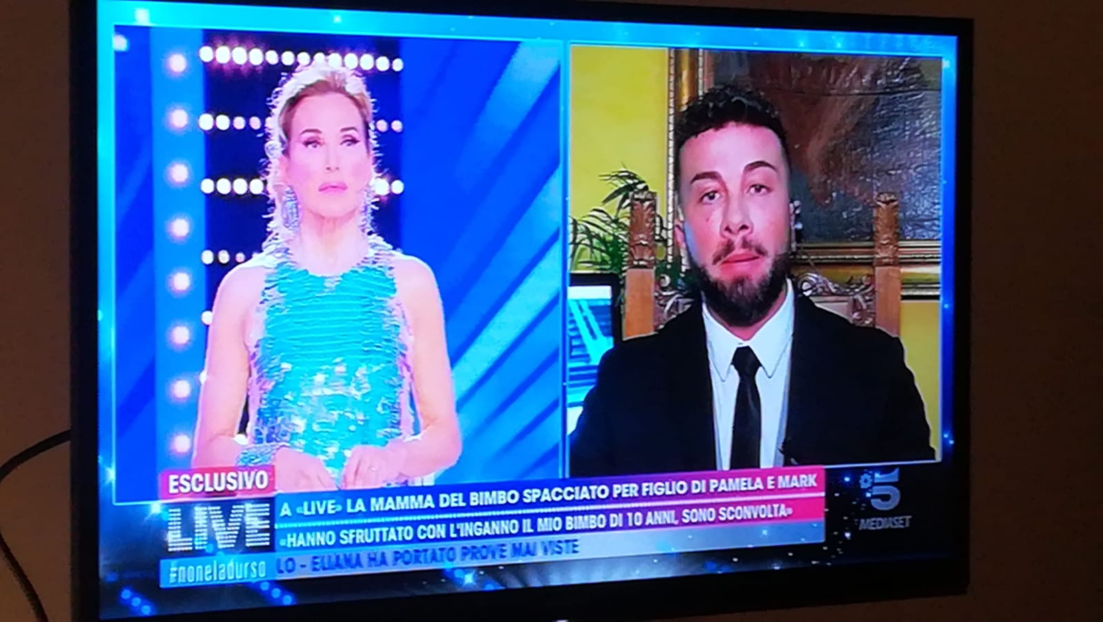 Live - Non è la D'Urso, Pamela Prati: in studio la storia del finto figlio di lei e Caltagirone