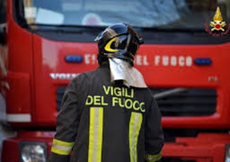 Pegognaga (Mantova), precipita elicottero: sul posto i Vigili del Fuoco (foto d'archivio Ansa)
