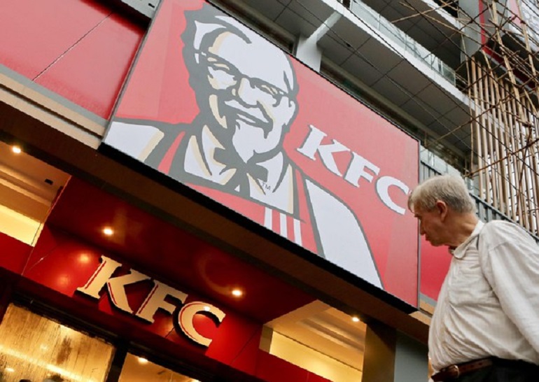 "Sono della sede centrale" e mangia gratis per un anno da KFC (foto Ansa)