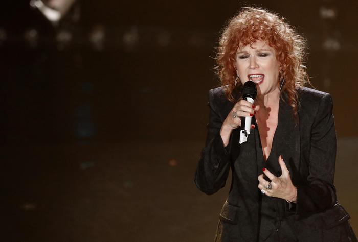 Fiorella Mannoia archivia M5S e torna a casa. Appello per La Sinistra e canzone regalata al Pd