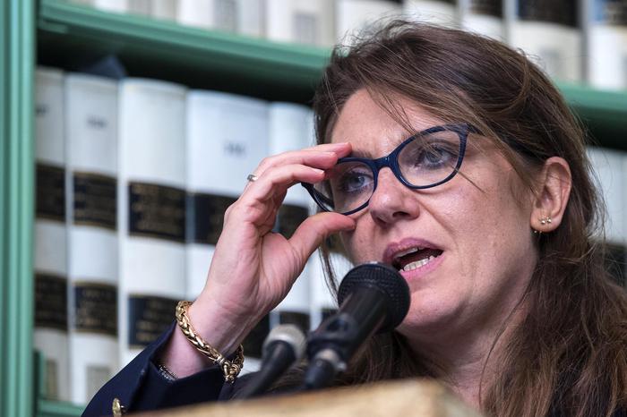 Francesca Puglisi, Spicola...donne del Pd martiri? Vittimismo prepotente di lobby