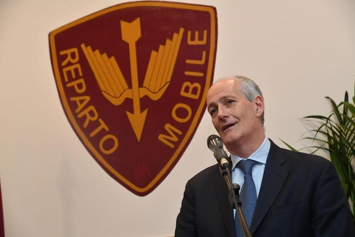 Polizia di Stato, Franco Gabrielli risponde a Saviano (dopo il tweet): "Non siamo al servizio dei ministri"