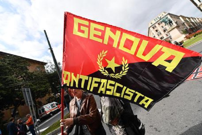 Genova furiosa contro Salvini: comizio di CasaPound all'ombra di Pertini? Follia