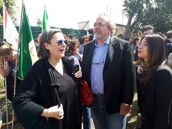 Giovanni Impastato caccia esponenti M5s dal corteo per il fratello Peppino: "Governate coi fascisti"