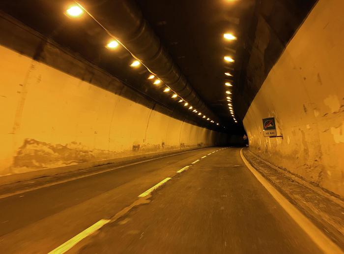 Gran Sasso, il traforo resta aperto. Mediazione del Governo, Strada dei Parchi revoca la chiusura