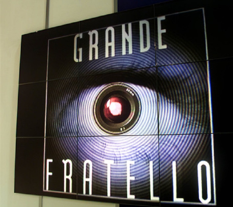 Grande Fratello, un fulmine colpisce la casa e fa saltare la diretta (foto Ansa)