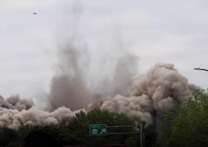 grattacielo gente applaude