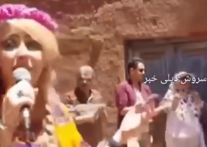 iran donna arrestata cantato pubblico