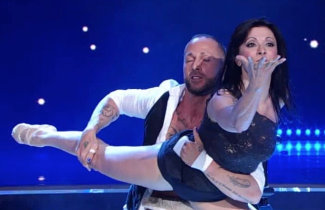 Ballando con le stelle: Ivan Cottini, malato di sclerosi multipla, commuove col suo ballo