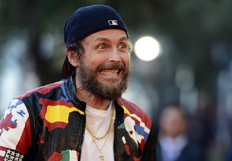 Legambiente contro Jovanotti: "Il concerto a Lido degli Estensi è una minaccia per il fratino” (foto Ansa)