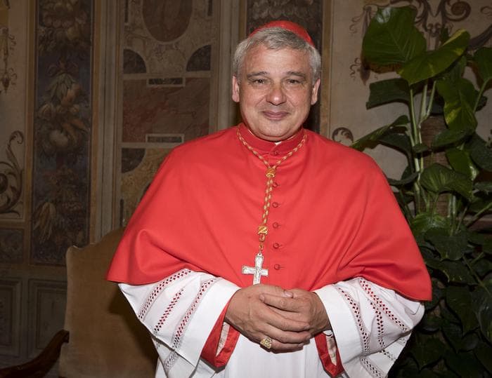 Konrad Krajewsky, l'elemosiniere del Papa a Salvini: "Pago io le bollette, pagherò anche le sue"