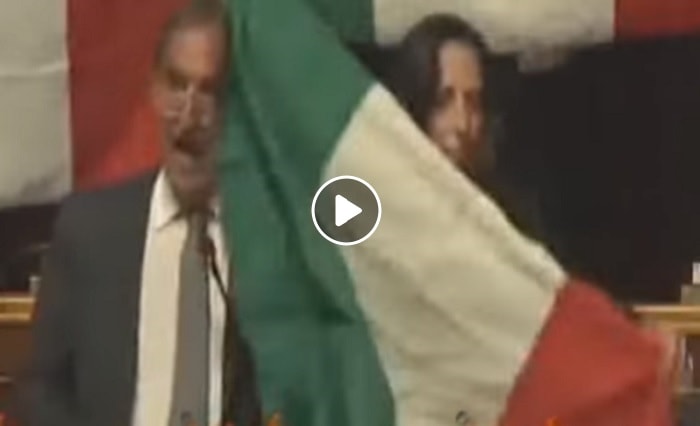 Fratelli d'Italia contro ministra Trenta: "Militari sono per la pace". E sventolano il tricolore in Senato