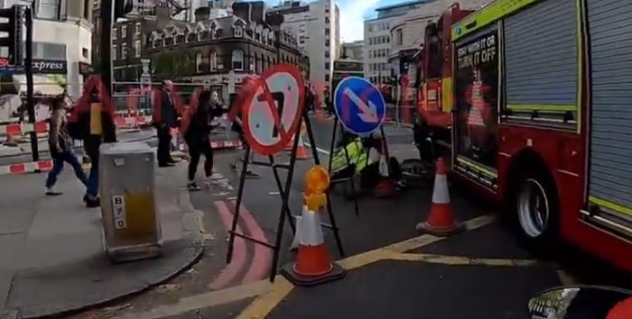 londra vigili del fuoco ciclista
