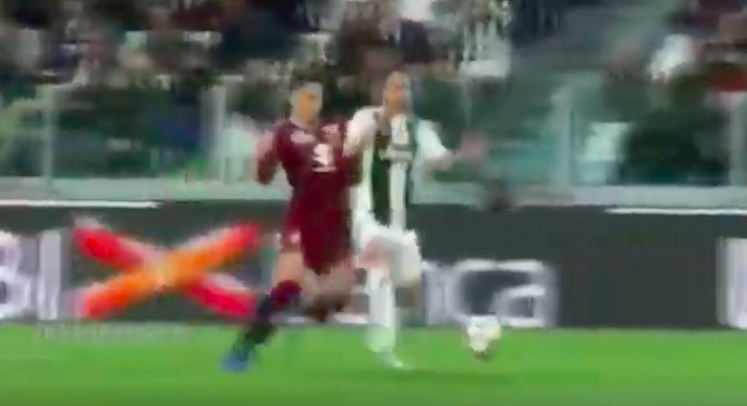 Lukic ruba palla a Pjanic e batte Szczesny, frittata del centrocampista bianconero