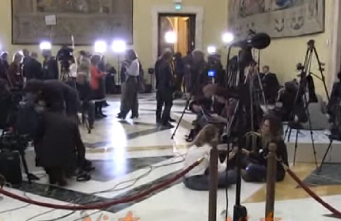 M5s, nessuna dichiarazione sui risultati delle Europee: la sala è vuota